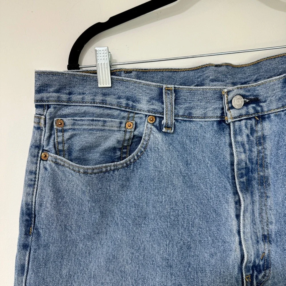 Levi's 550 Relaxed Fit Jeans Mens 38x30‎ Light Wash Denim 100% Cotton | Core/Dad